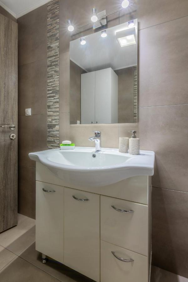 Elegant City Apartment Iraklion Buitenkant foto