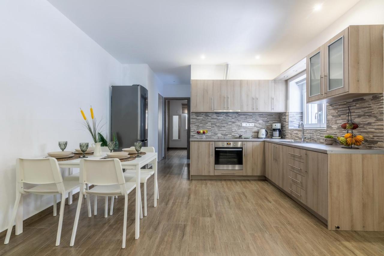 Elegant City Apartment Iraklion Buitenkant foto